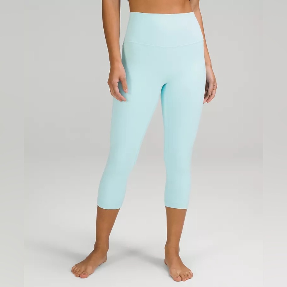 lululemon Align High-Rise Crop 21" in Icing Blue. Size 4